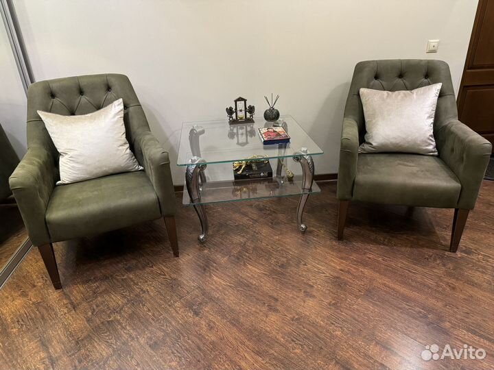 2 кресла и столик