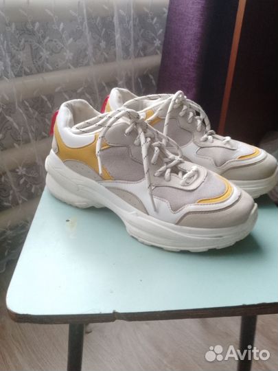 Кроссовки женские