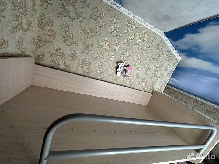 Двухъярусная кровать