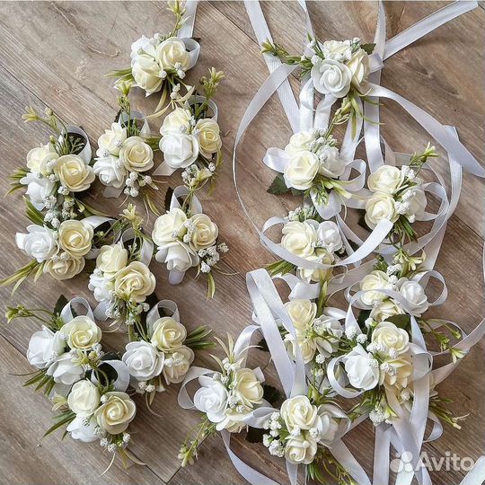 Бутоньерки и браслеты