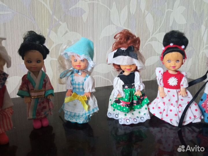 Набор из 12 кукол в национальных костюмах