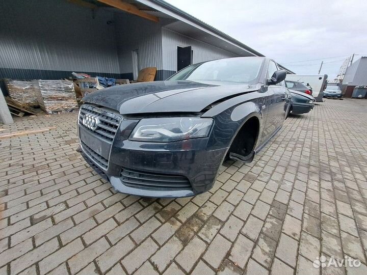 Крышка блока предохранителей Audi A4