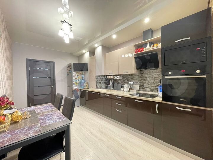 2-к. квартира, 74 м², 3/18 эт.