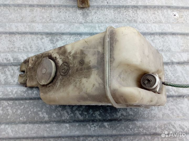 Бачок омывателя BMW 520i E28 81-88