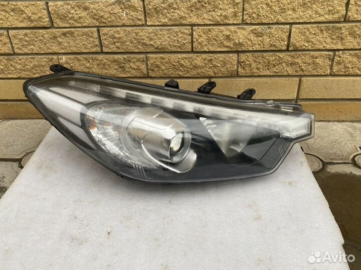 Фара ксенон правая KIA Cerato 3 (YD) LED дхо