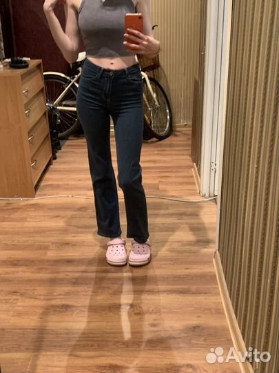 Джинсы синего цвета