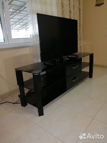 Стеклянная тумба