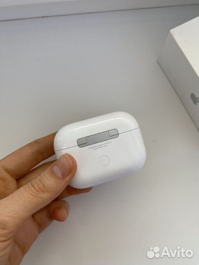 Кейс и левый наушник airpods pro 2 оригинал