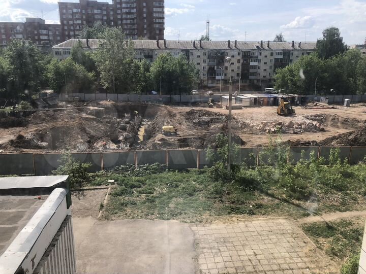 Отдельно стоящее офисно торговое здание 4145 м²