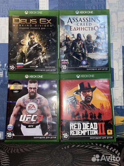 Xbox One X 1 тб (лимит.) + аккамулятор + 4 игры