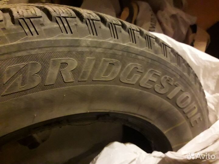 Bridgestone Blizzak Spike-01 215/70 R16 100V