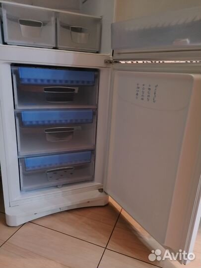 Холодильник бу indesit