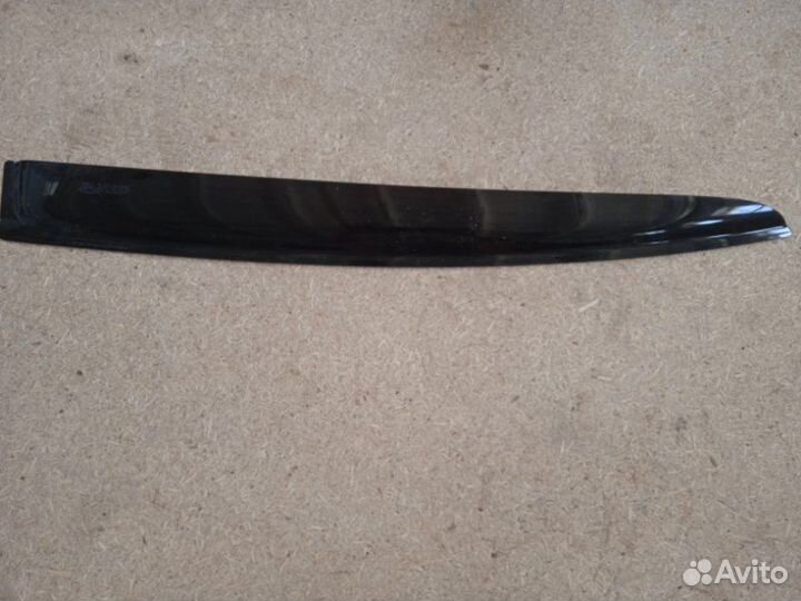 Ветровик на дверь задний правый Volkswagen Passat