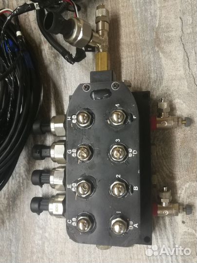 Универсальный блок управления пневмоподвеской б/у