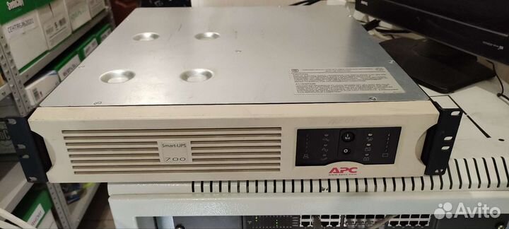 Бесперебойник APC Smart-UPS 700