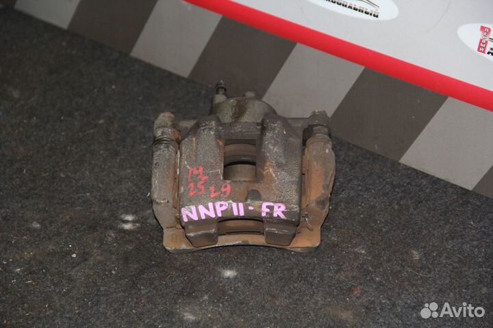 Суппорт перед право c Toyota Raum NCZ20 1NZ-FE