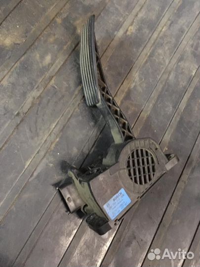 Электронная педаль газа priora