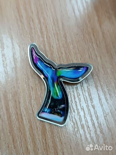 Значок хвост кита северное сияние