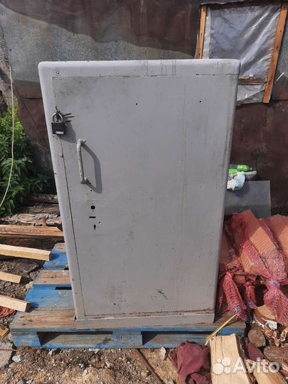 Сейф металлический