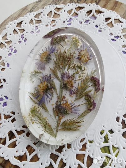 Мыльница из эпоксидной смолы и сухоцветов