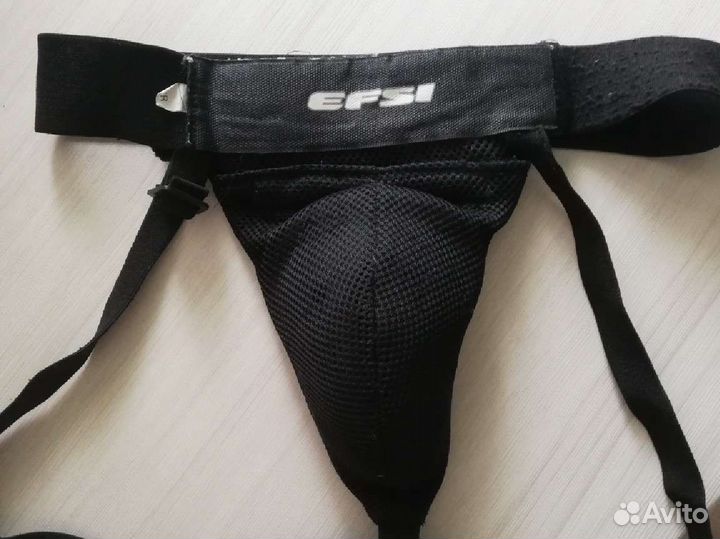 Хоккейная защита паха