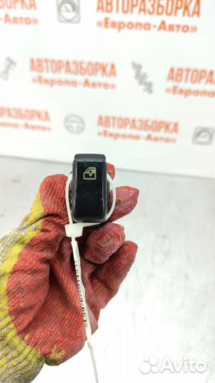 Кнопка стеклоподъёмника правый Geely Emgrand EC7