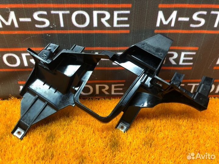 Кронштейн фары правый Bmw 7-Series E65 N62B48B