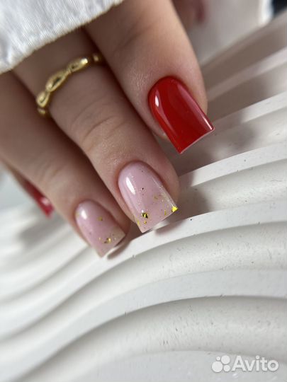 Модель на маникюр