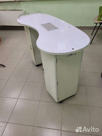 Маникюрный стол с вытяжкой бу