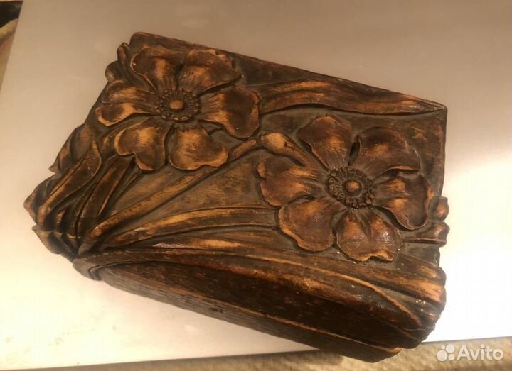 Шкатулка деревянная резная