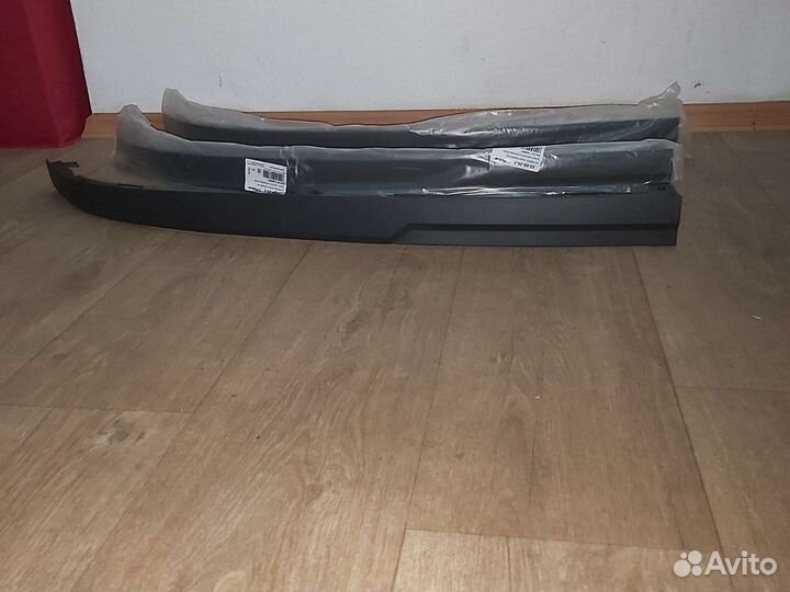 Губа юбка бампера правая новая Opel Astra h
