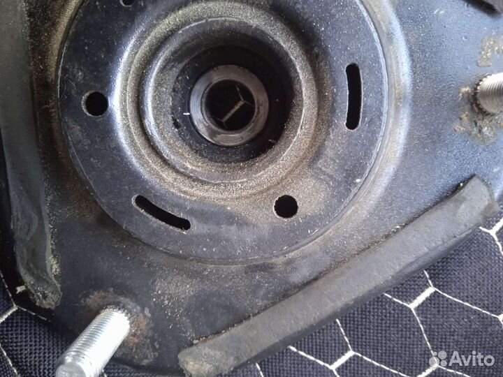 Тойота королла аурис опоры передние