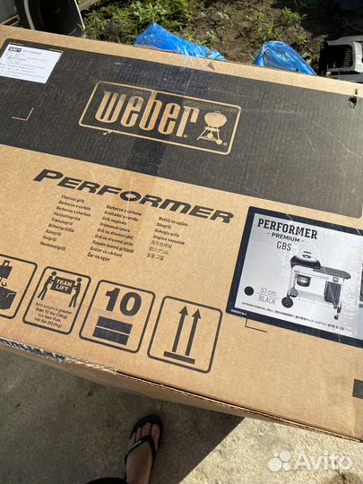 Угольный гриль weber performer gbs premium 57см