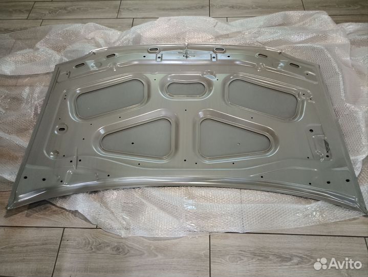 Капот на LADA largus 1е поколение