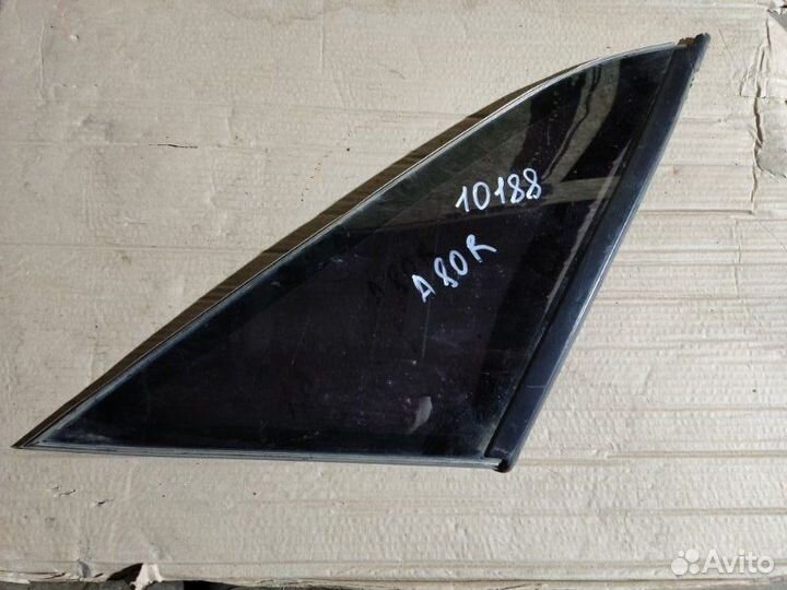 Стекло заднее Audi 80 B3 седан 1.8I 1989