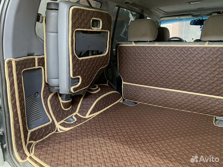 Автомобильные коврики в багажник на Toyota Echo