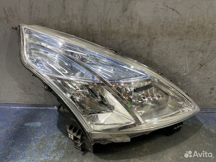 Фара ксенон правая Nissan Teana J32