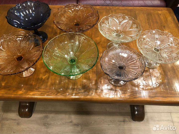 Ваза для фруктов на ножке