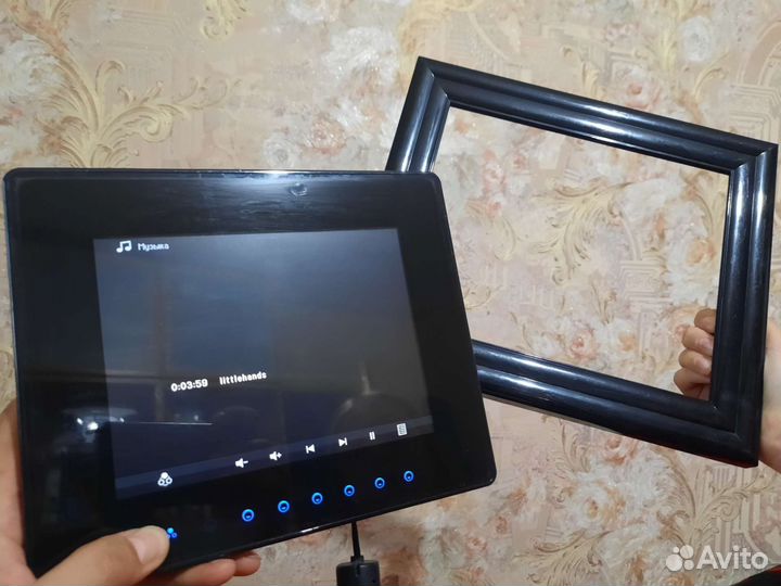 Цифровая фоторамка Toshiba Gigaframe Q81