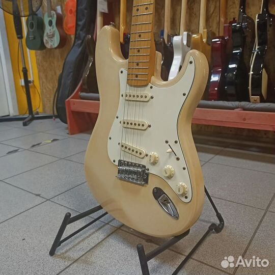 Электрогитара Fender Stratocaster Standard SSS Vin