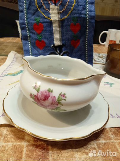 Винтажный фарфоровый чайник, селёдочница, маслёнка