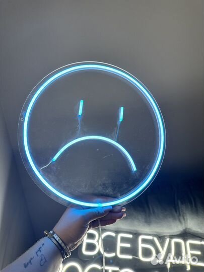 Неоновая вывеска