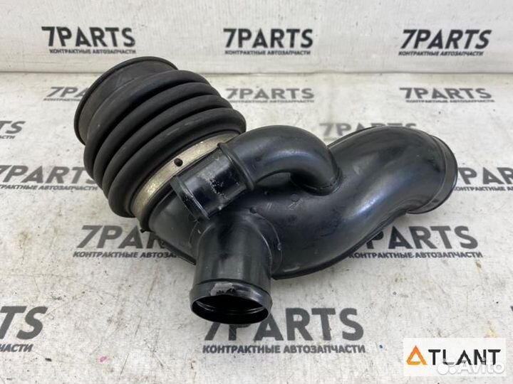 Патрубок воздушн.фильтра nissan gloria