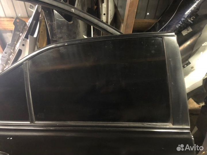 Стекло двери заднее правое Toyota Camry 40