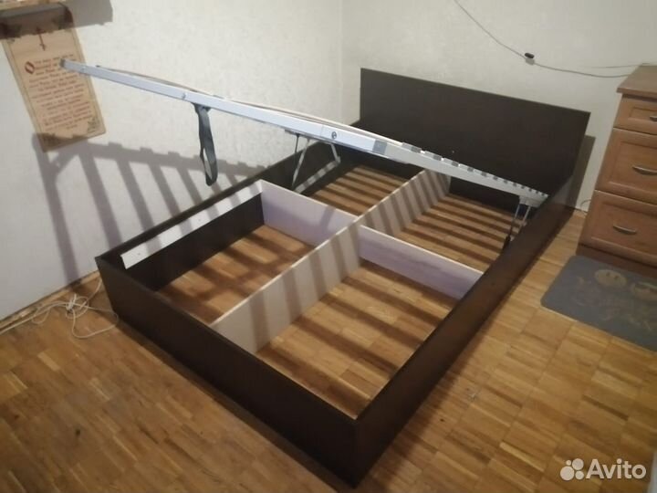 Кровать с подьемным механизмом