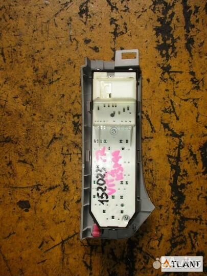 Блок упр. стеклоподьемниками передний правый toyo