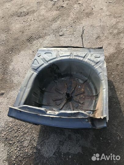 Ниша запасного колеса Лада Renault Logan