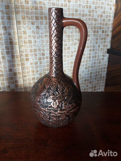 Декоративные бутылки и кувшин