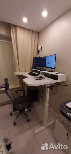 Компьютерный стол белый