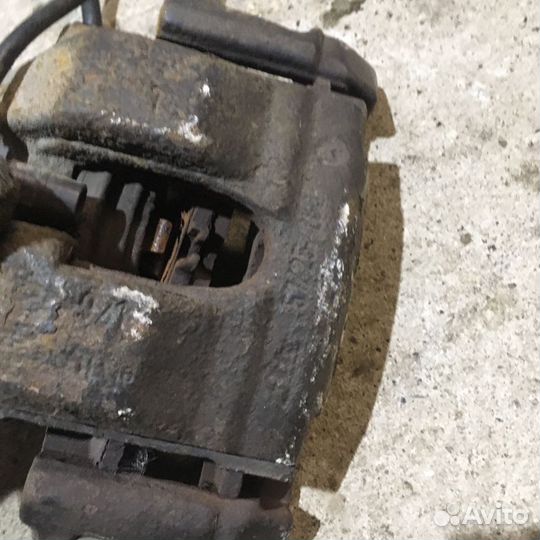 Передний суппорт Мерседес 210